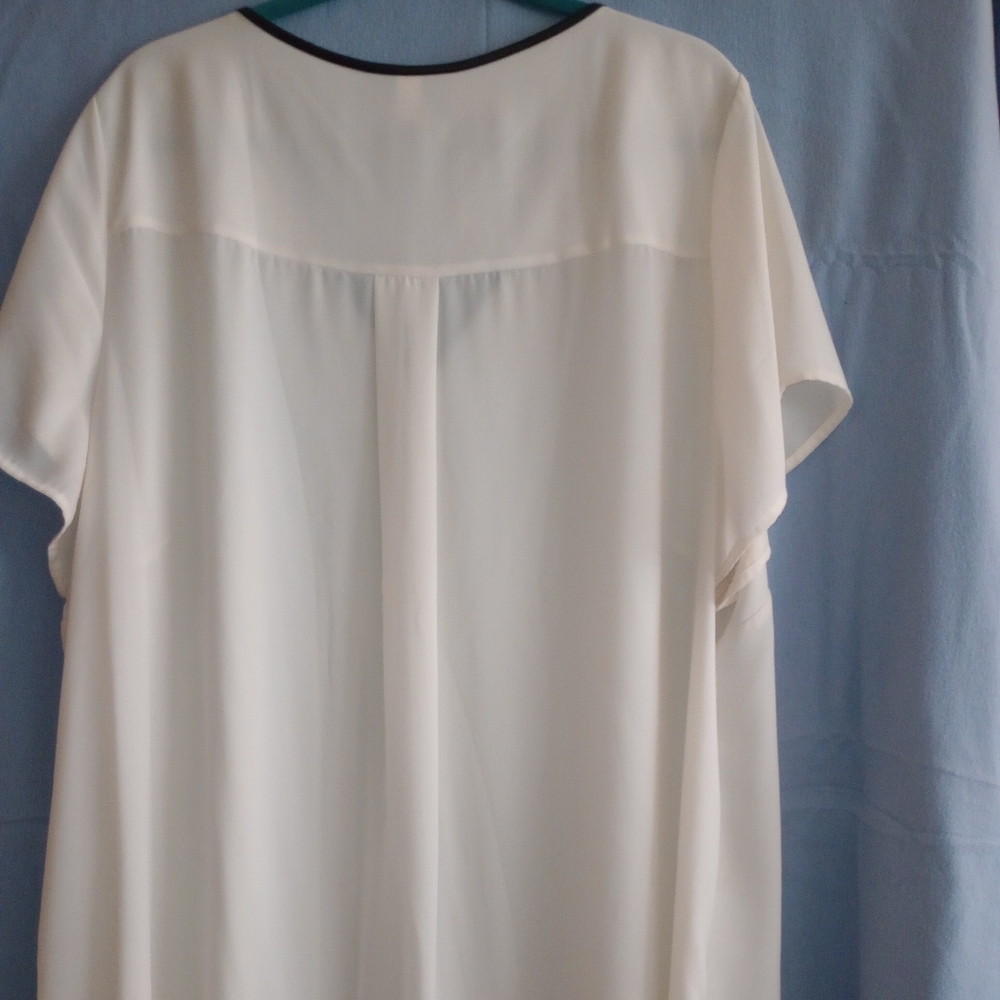Lane Bryant short sleeve, faux leather trimmed top - Picture 2 of 4